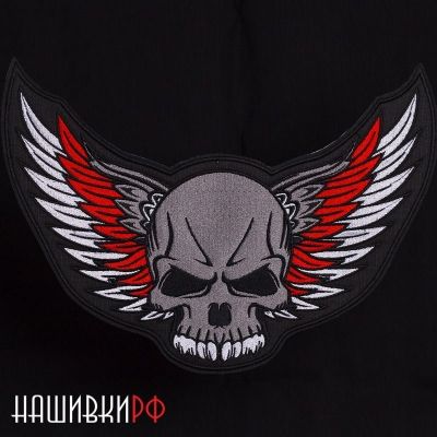 Нашивка на спину с черепом и крыльями