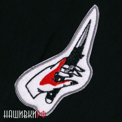 Нашивка окровавленная рука с ножом