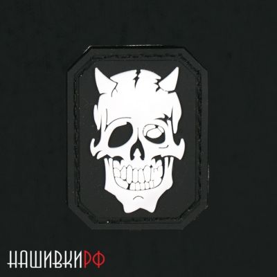 Резиновый патч череп с рогами