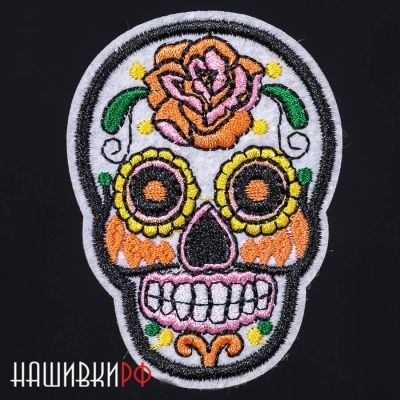 Нашивка вышитый череп цветами