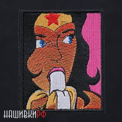 Нашивка Чудо Женщина. Купить нашивку девушка с бананом