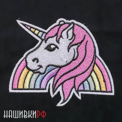 Радуга и единорог на детской нашивке для одежды