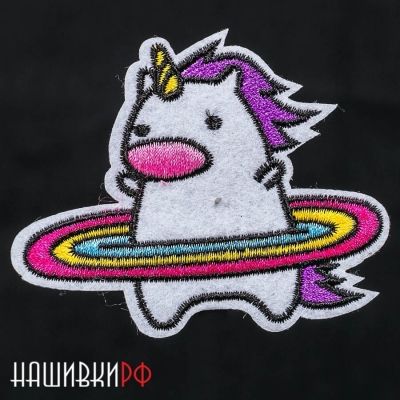 Нашивка смешной единорог с обручем из радуги