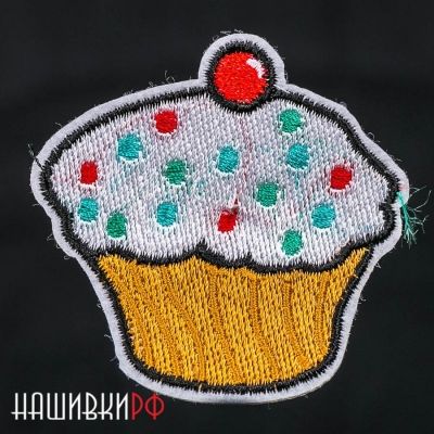 Нашивка на термо основе с вышитым кексом