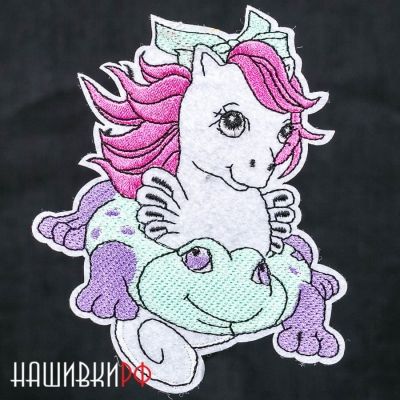 Нашивка с детенышем единорога