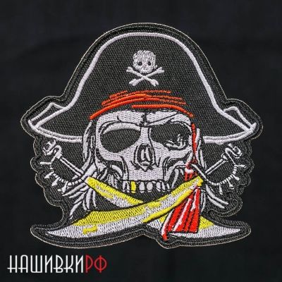 Пиратский череп со скрещенными саблями - нашивка на термо основе