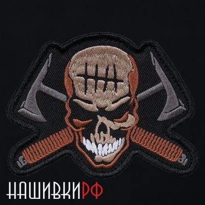 Нашивка череп и две скрещенные томагавки