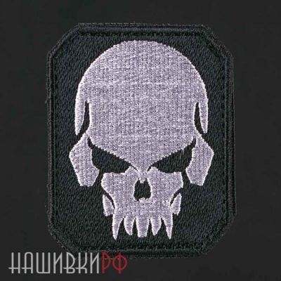 Нашивка череп вампира